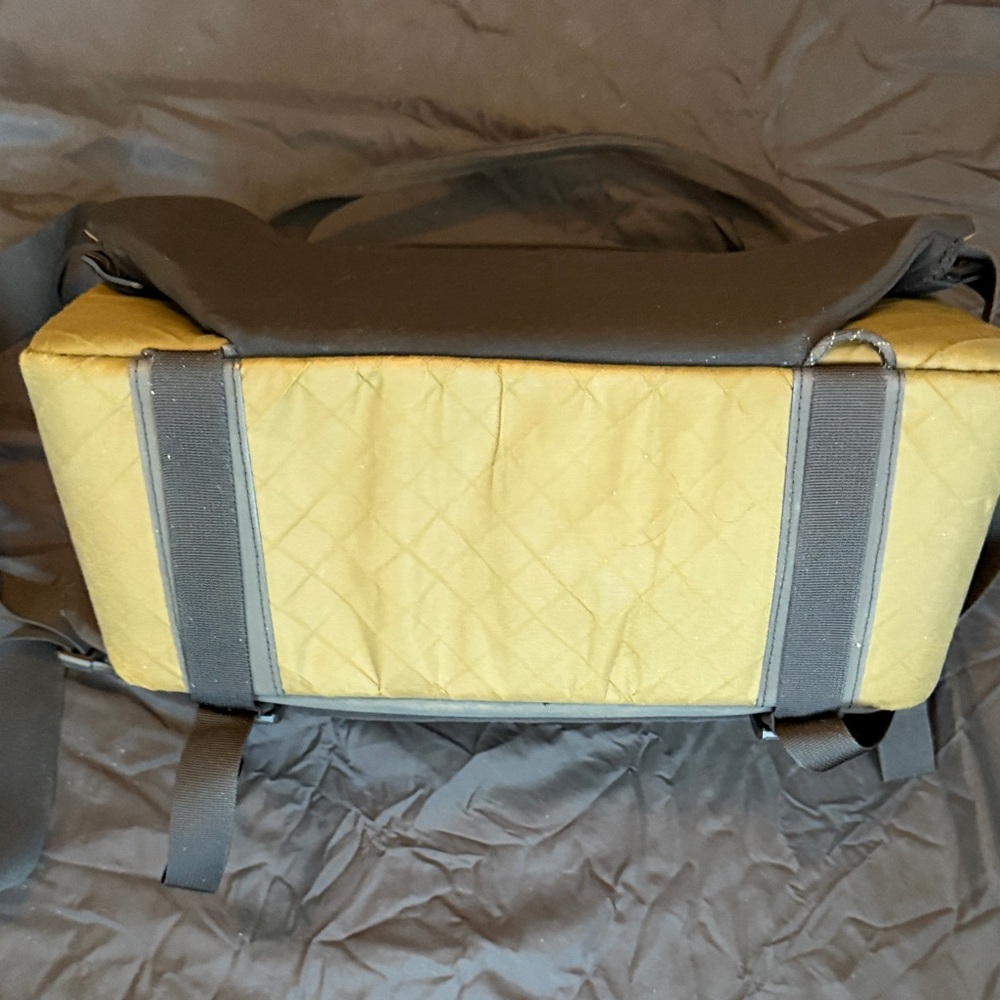 Moment Rugged 10L Camera sling bag Olive Orange - Picture 3 of 4